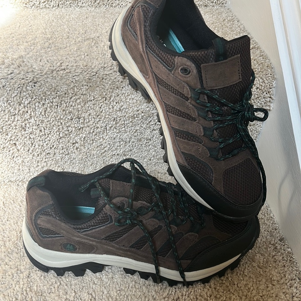 NWOB Bass Hiking Shoes Size 10